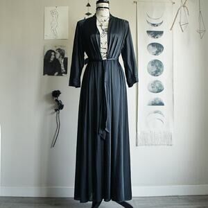 VINTAGE 1970'S-1980's OLGA ROBE